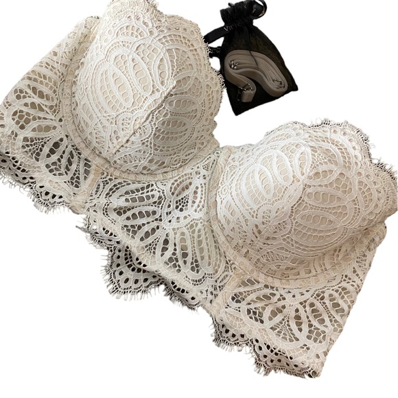 Elegant Cream Lace Bralette - Picture 10 of 13